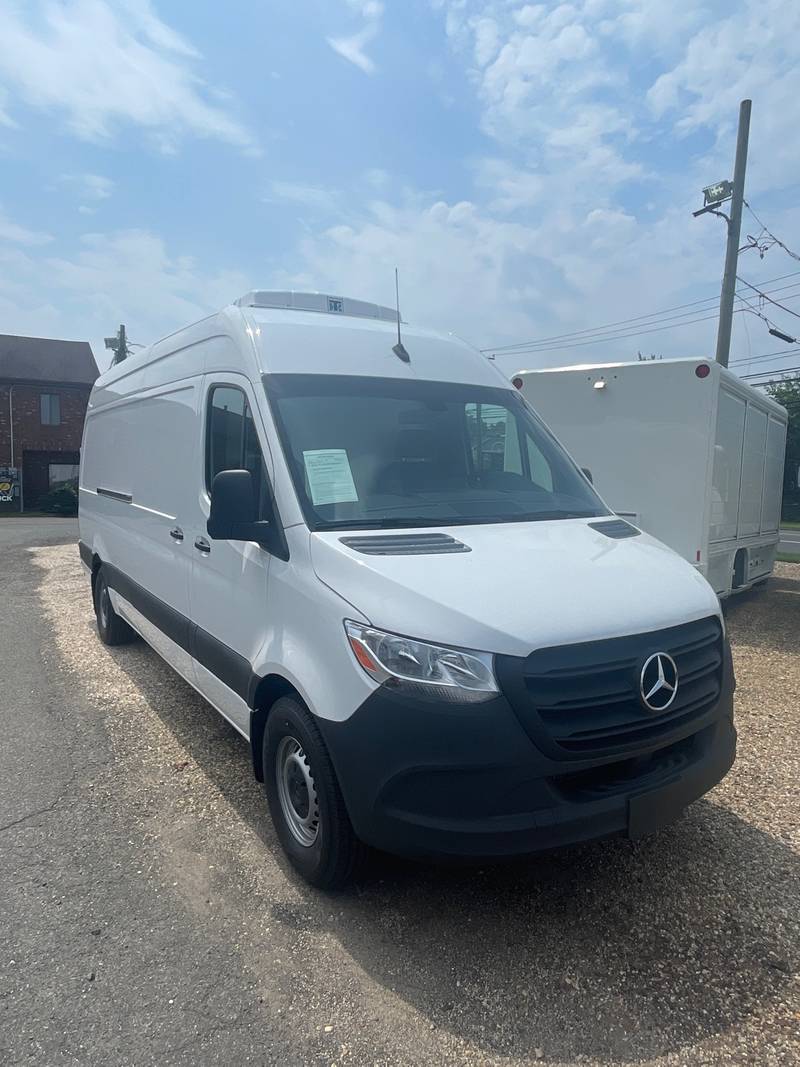 Mercedes benz best sale sprinter refrigerated van